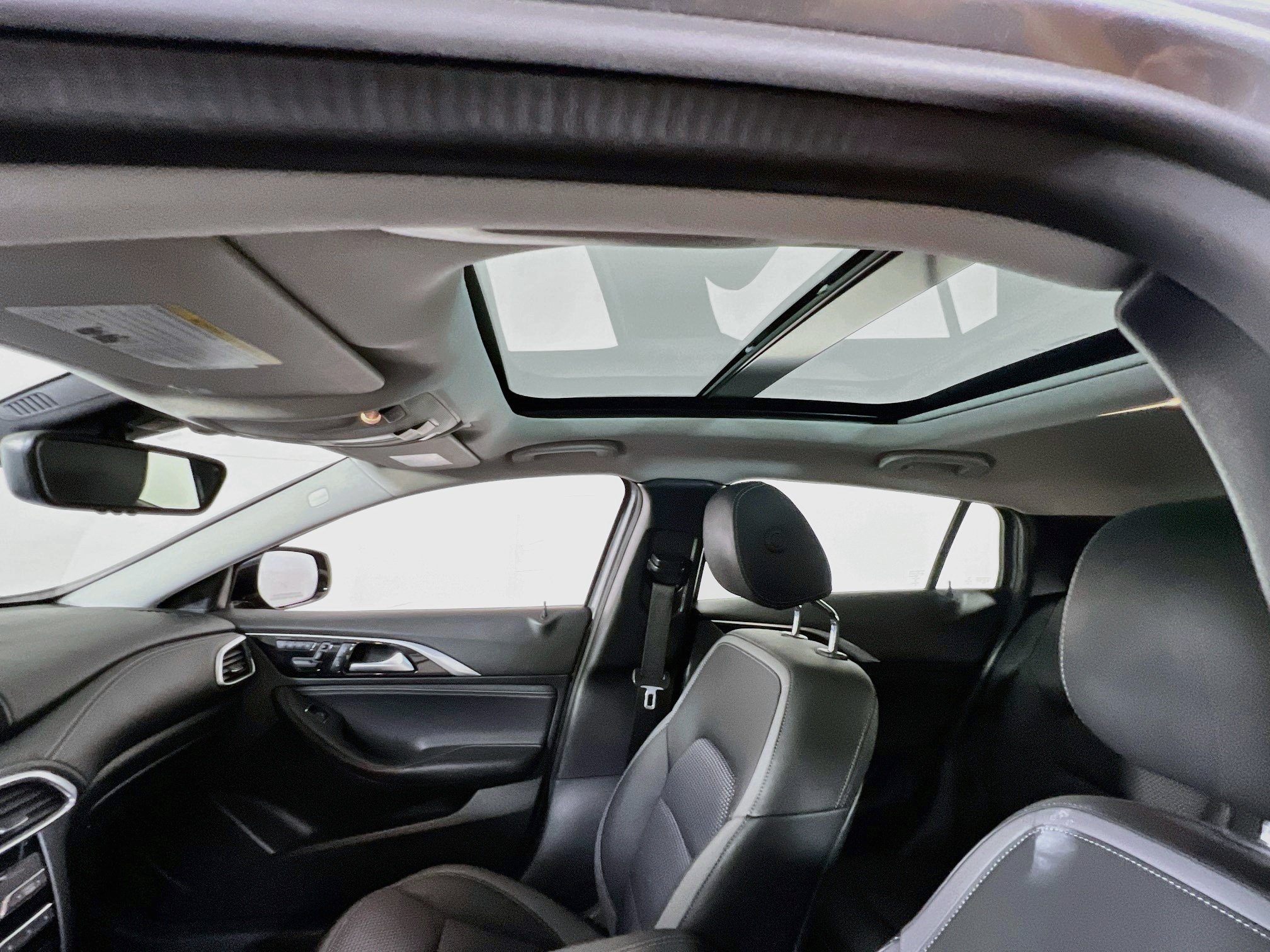 Used 2019 INFINITI QX30 AWD w/ Navigation Package image 22