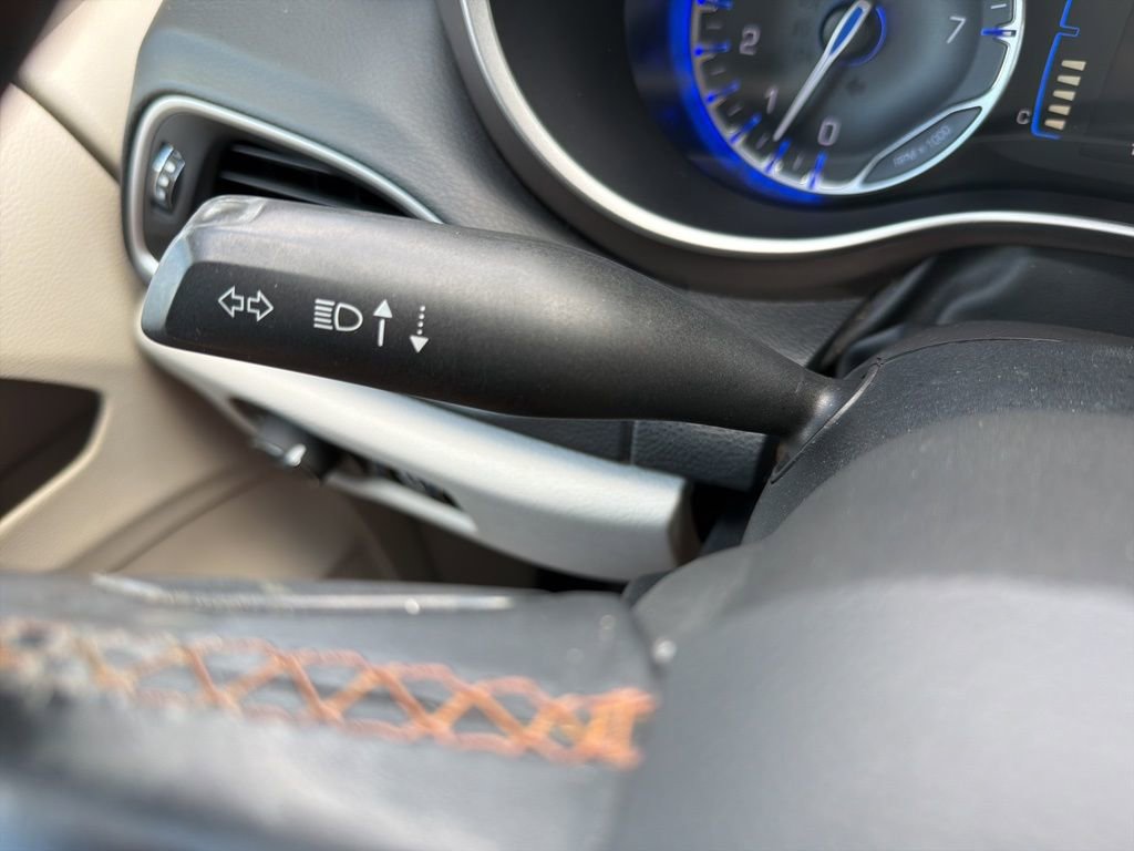 Used 2017 Chrysler Pacifica Touring-L image 26