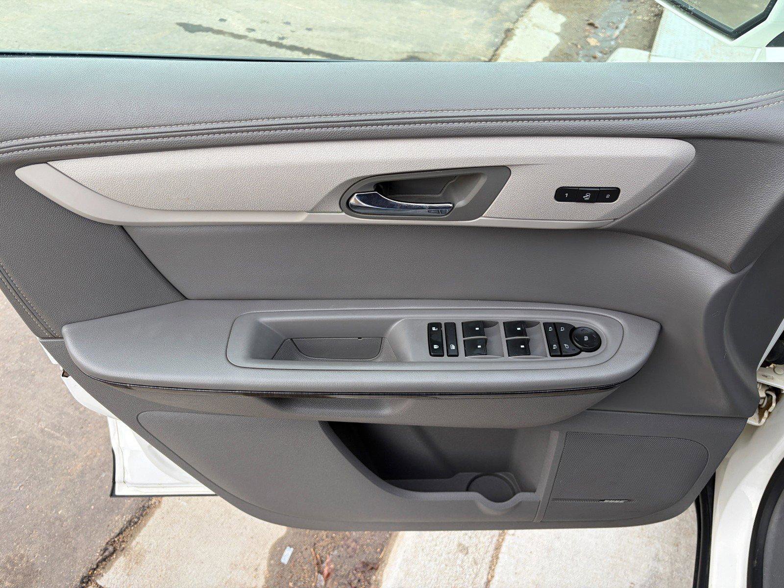 Used 2015 Chevrolet Traverse LTZ image 9