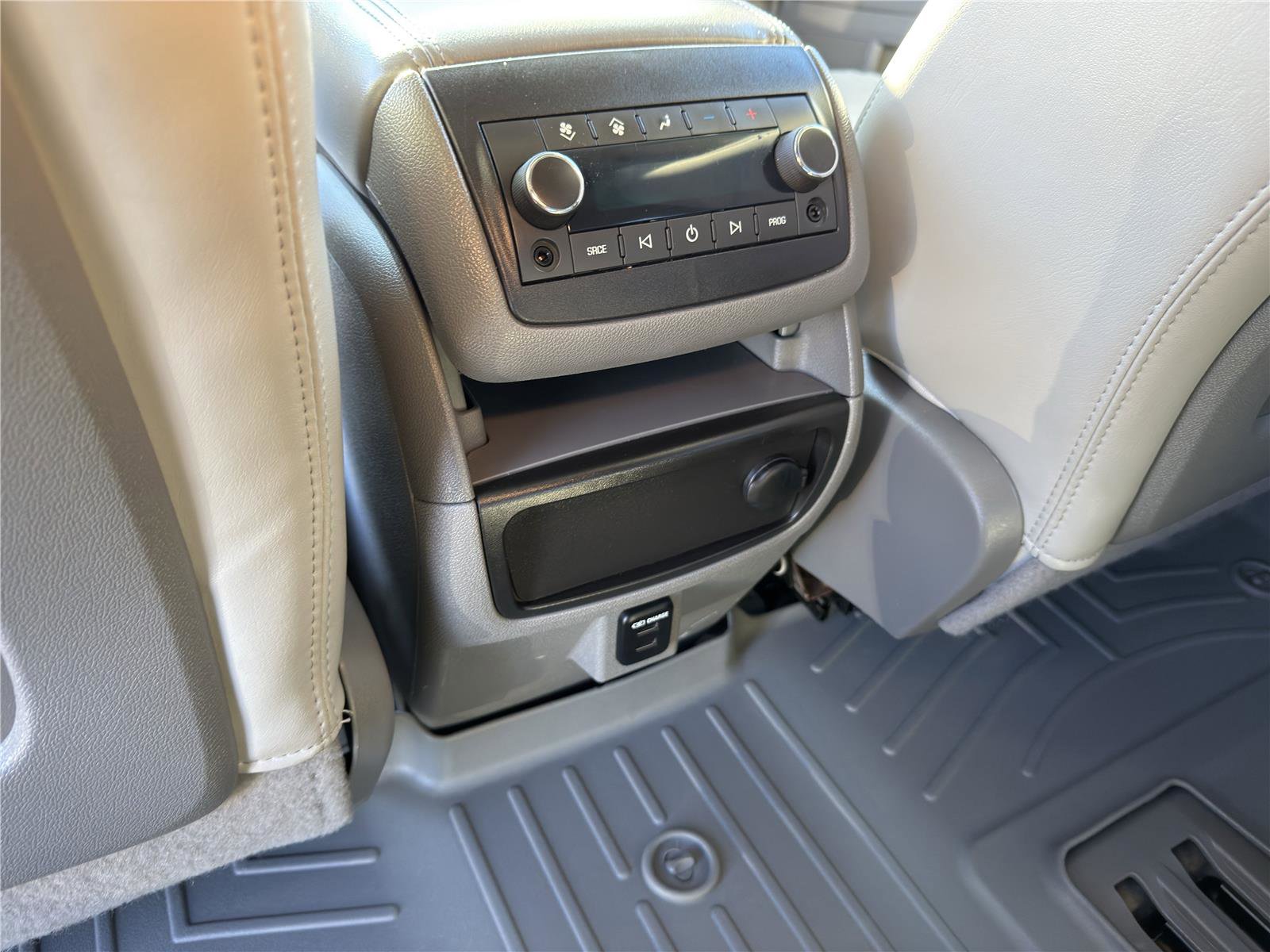 Used 2014 Chevrolet Traverse LT image 31