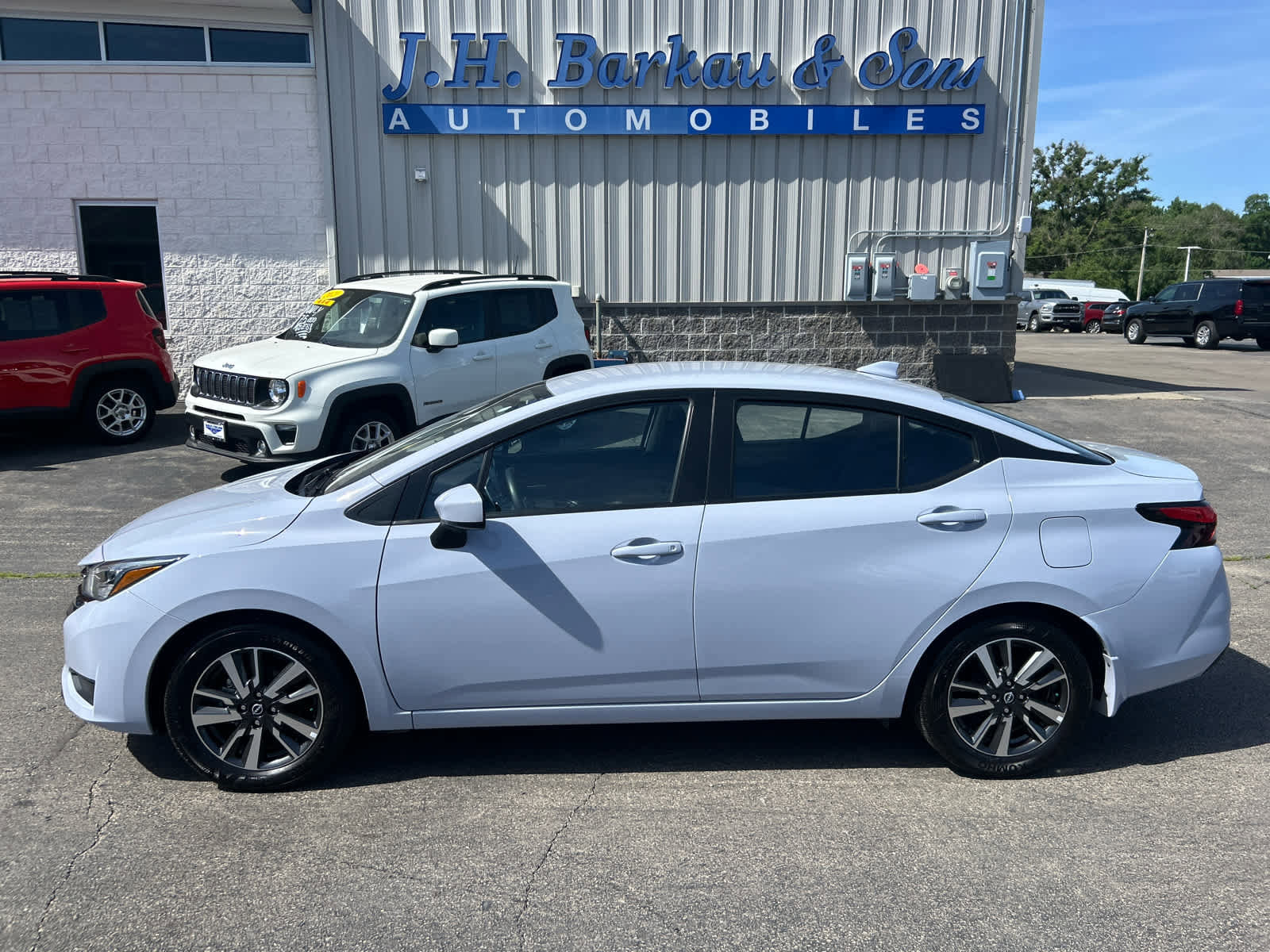 Used 2025 Nissan Versa SV w/ Trunk Package FWD image 4