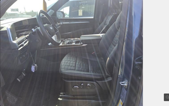 Used 2025 Cadillac Escalade Sport Platinum AWD/4WD image 3
