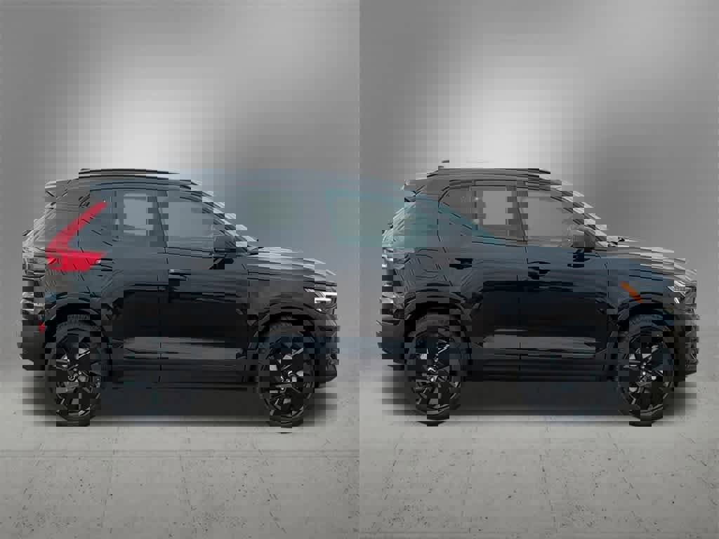New 2026 Volvo XC40 B5 Ultra w/ Protection Package Premier image 7