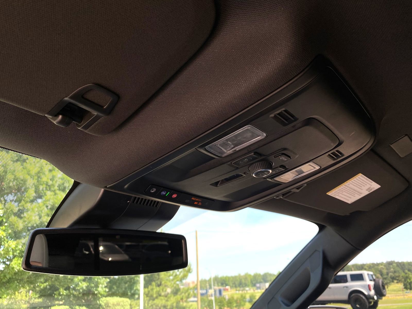 Used 2025 Chevrolet Tahoe Premier AWD/4WD image 24