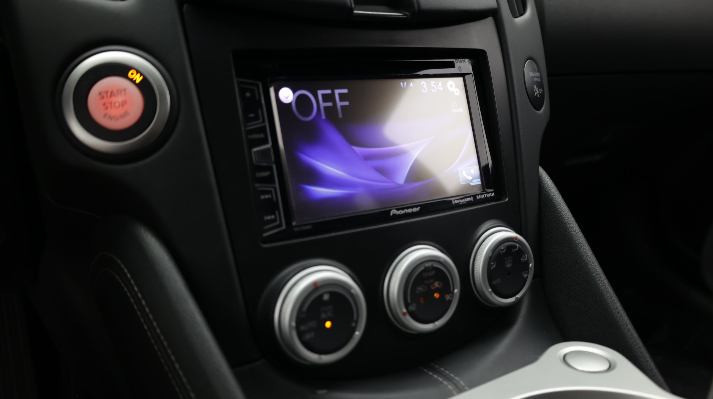 Used 2017 Nissan 370Z Coupe RWD image 17