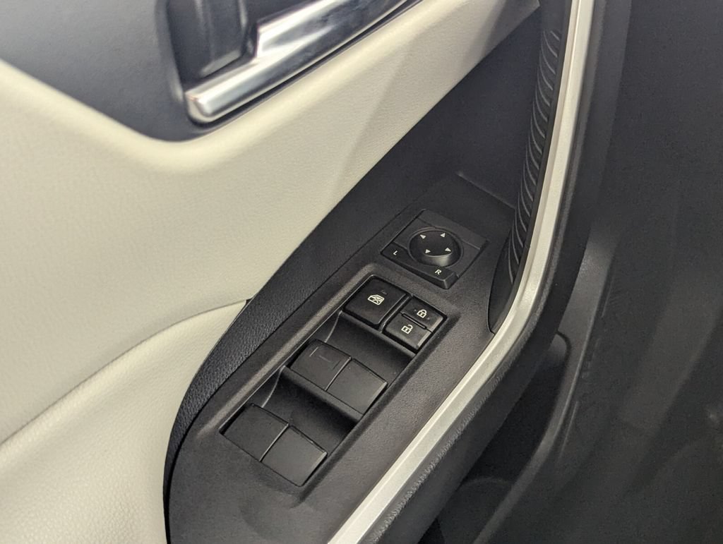 Used 2020 Toyota RAV4 XLE AWD/4WD image 15