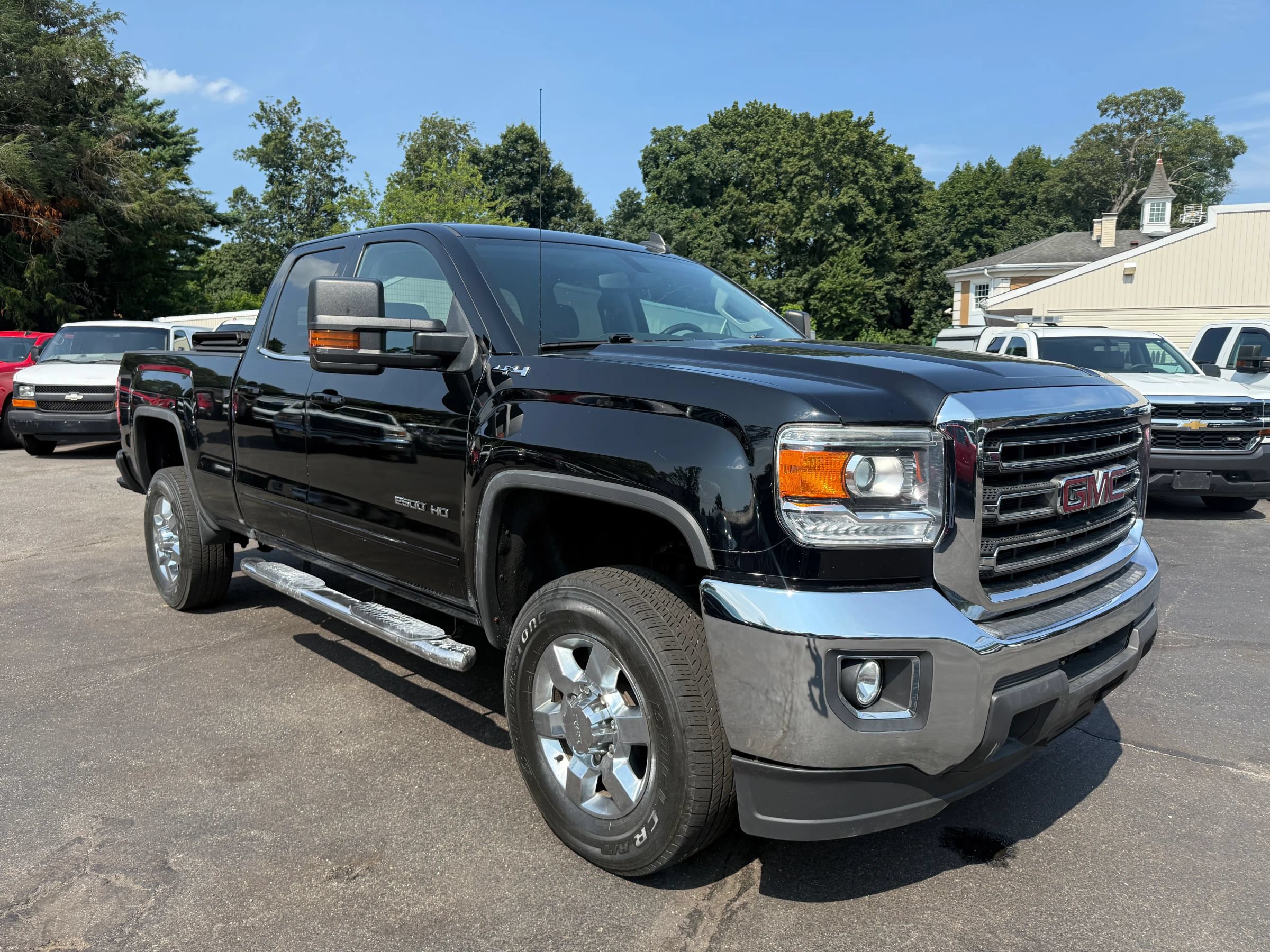 Used 2016 GMC Sierra 2500 SLE w/ SLE Preferred Package AWD/4WD image 4