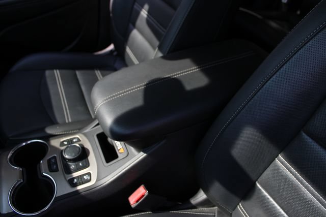 Used 2024 GMC Terrain Denali w/ Denali Premium Package AWD/4WD image 24