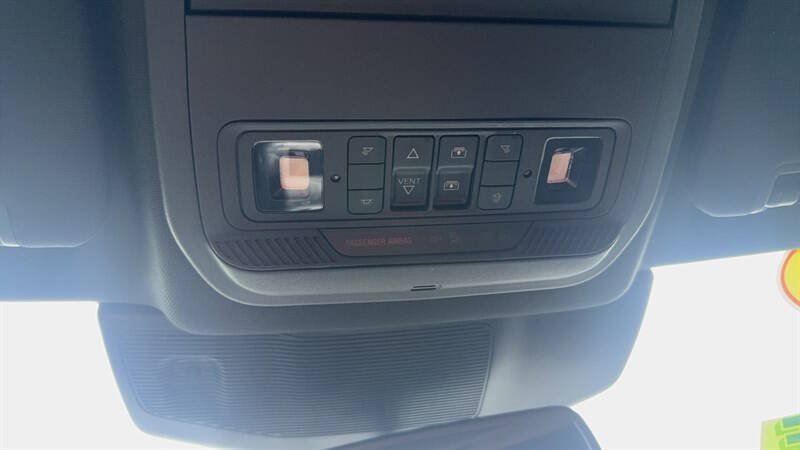 Used 2020 Ford Explorer Platinum w/ Premium Technology Package AWD/4WD image 27