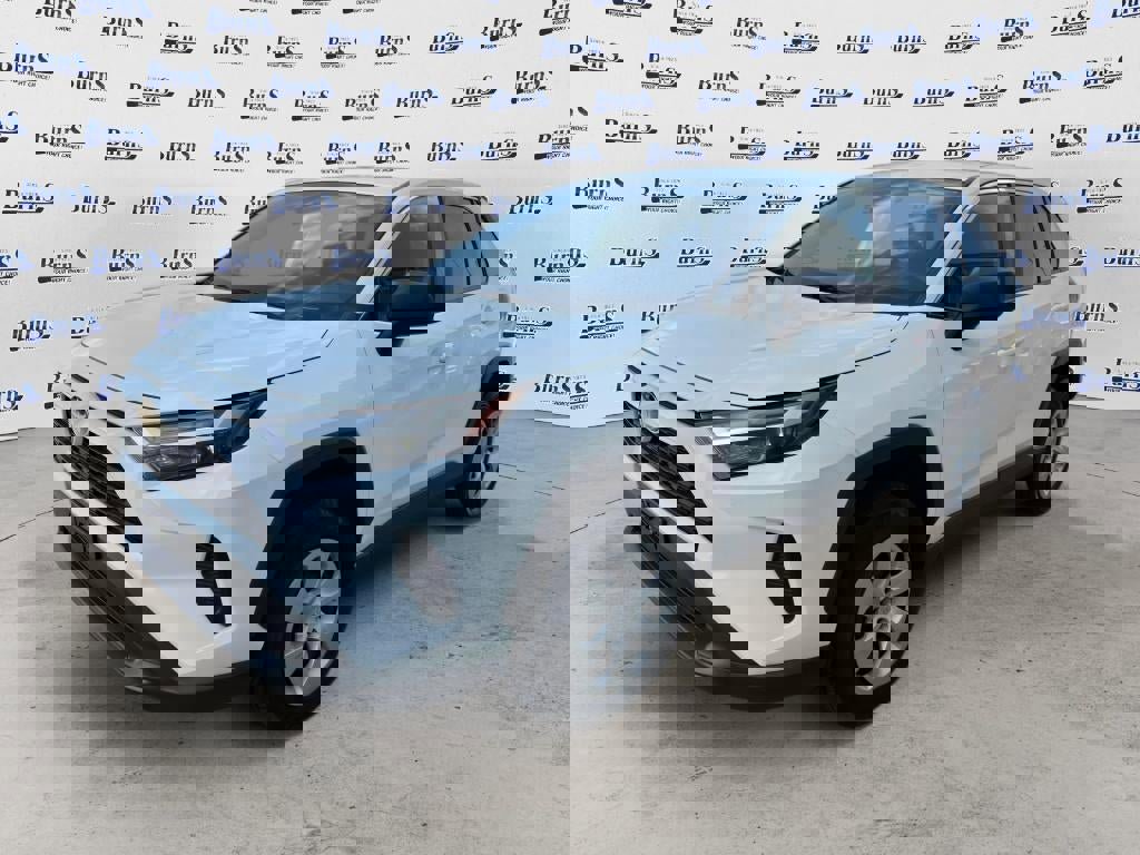 Used 2024 Toyota RAV4 LE AWD/4WD image 3