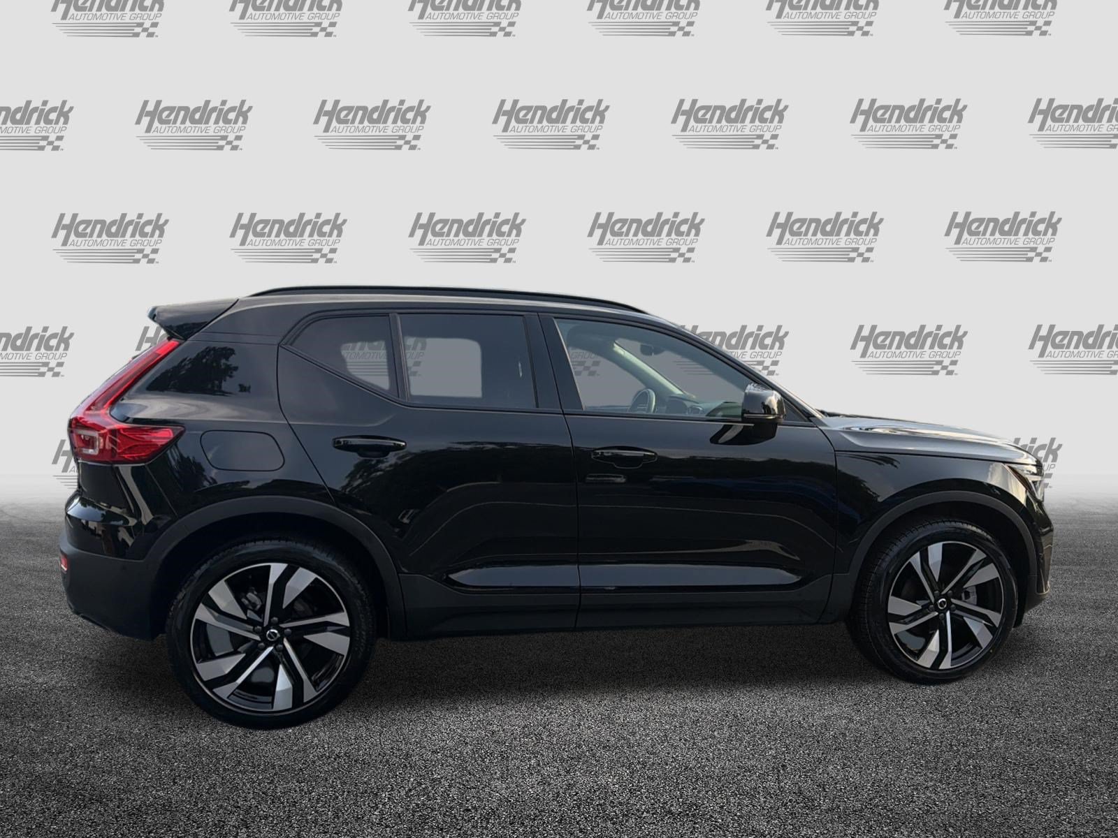 Used 2025 Volvo XC40 B5 Ultra AWD/4WD image 11