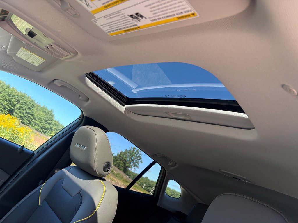 New 2026 Chevrolet Trax ACTIV w/ Sunroof Package FWD image 3