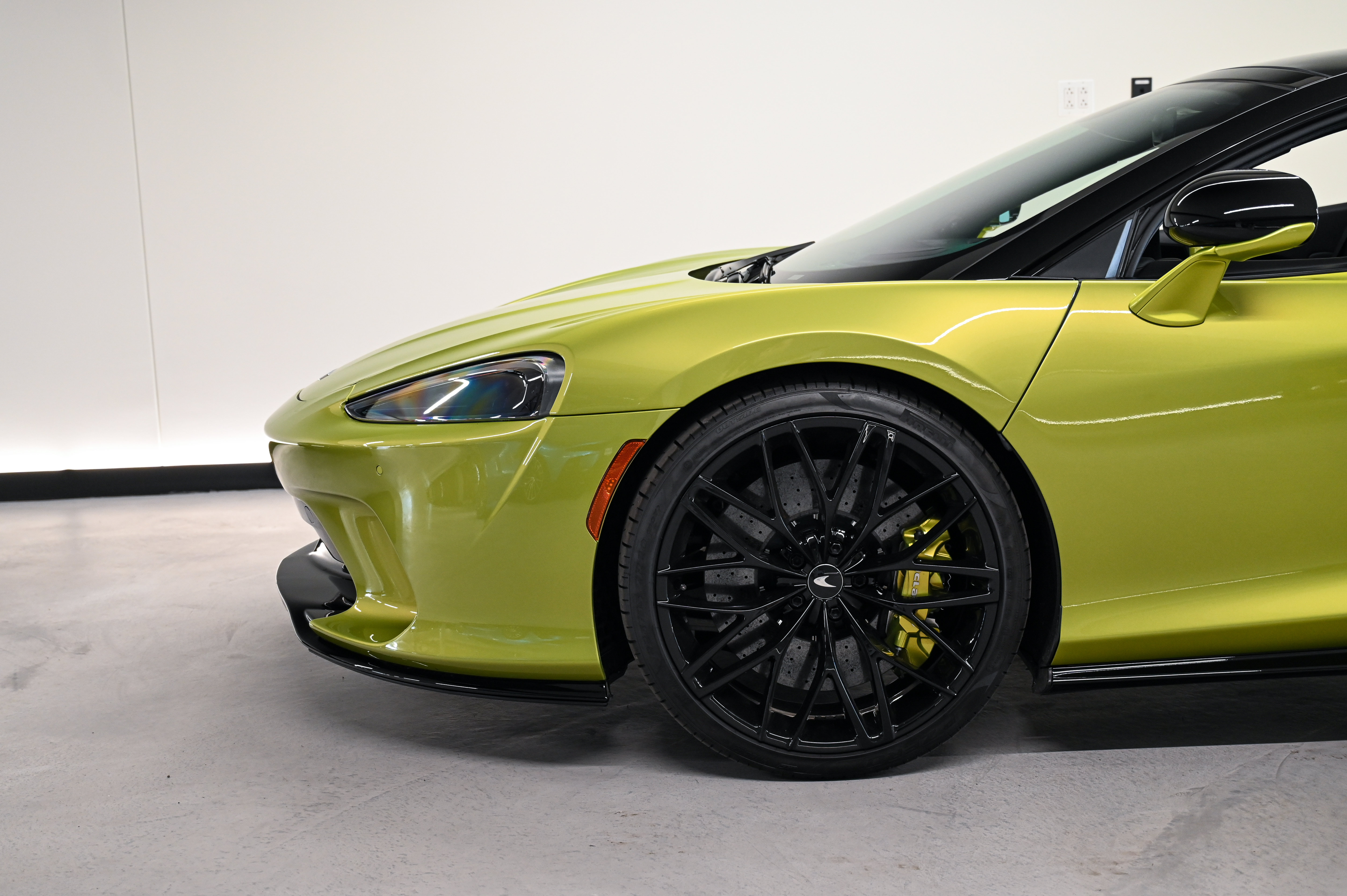 Used 2023 McLaren GT RWD image 13