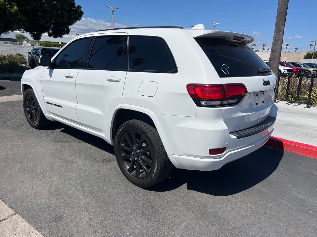 Used 2019 Jeep Grand Cherokee Altitude image 3