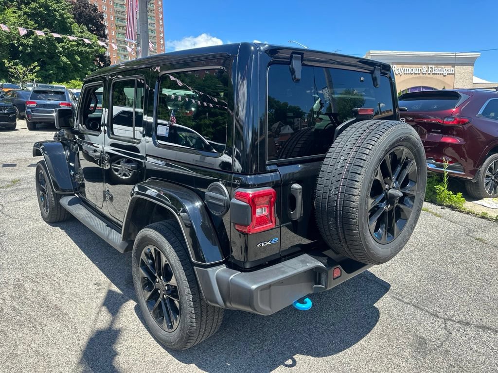 Used 2022 Jeep Wrangler Unlimited Sahara w/ Cold Weather Group AWD/4WD image 7
