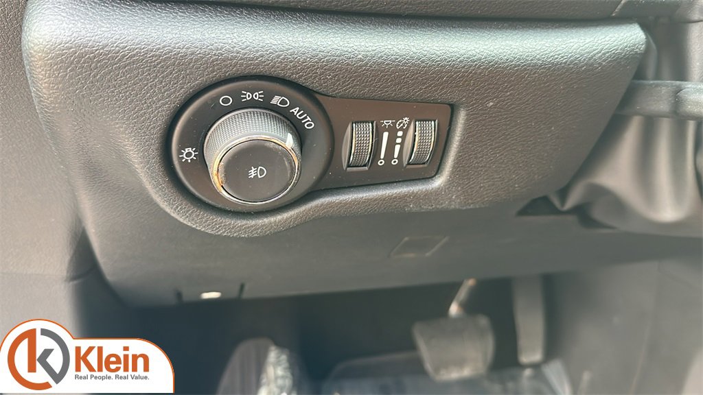 Used 2024 Chrysler Pacifica Pinnacle w/ Trailer Tow Group image 18