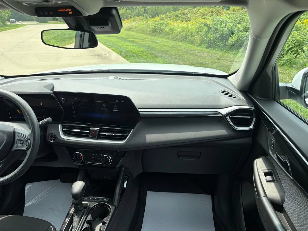 Used 2024 Chevrolet TrailBlazer LT FWD image 30
