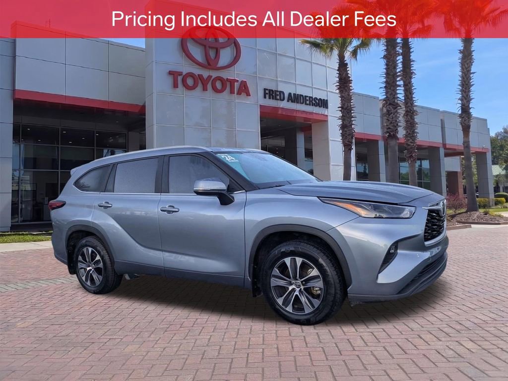 Certified 2024 Toyota Highlander XLE FWD video 1