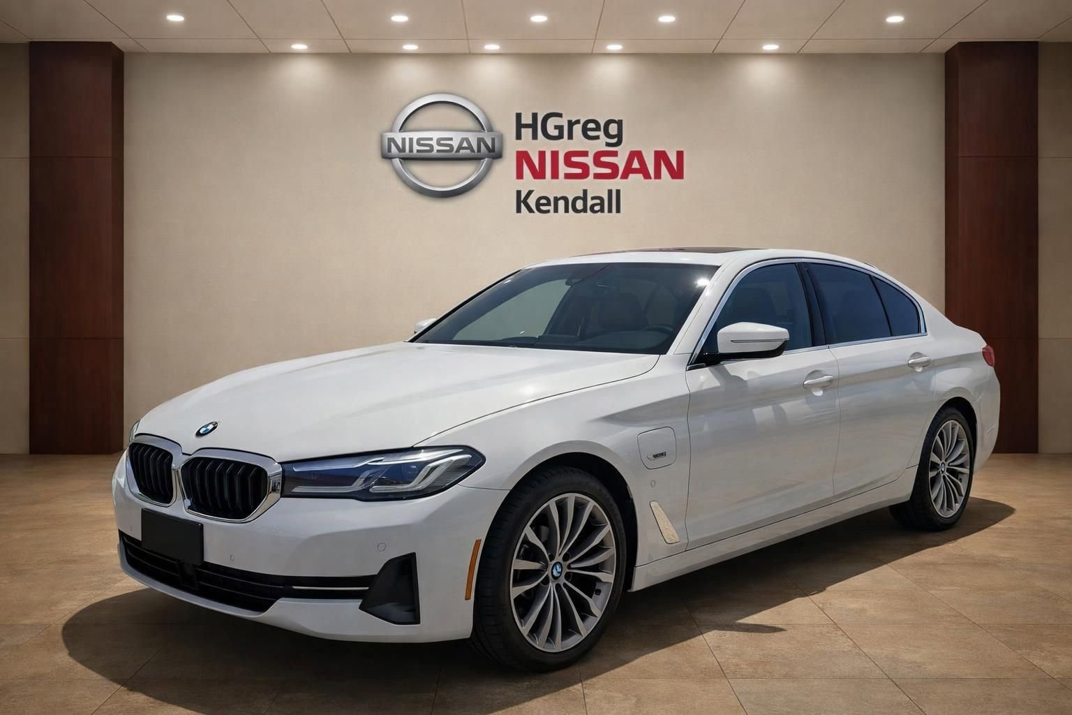 Used 2022 BMW 530e w/ Premium Package RWD image 3
