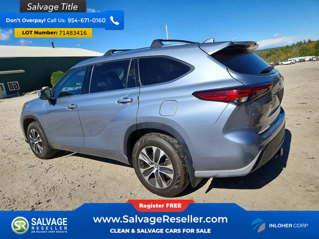 Used 2021 Toyota Highlander XLE AWD/4WD image 3