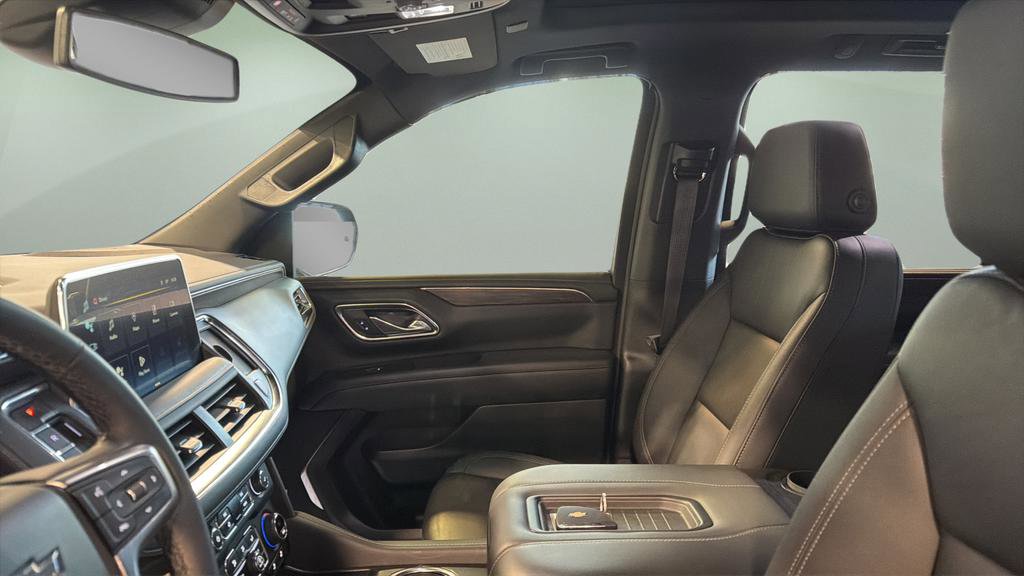Used 2024 Chevrolet Suburban Z71 w/ Luxury Package image 12