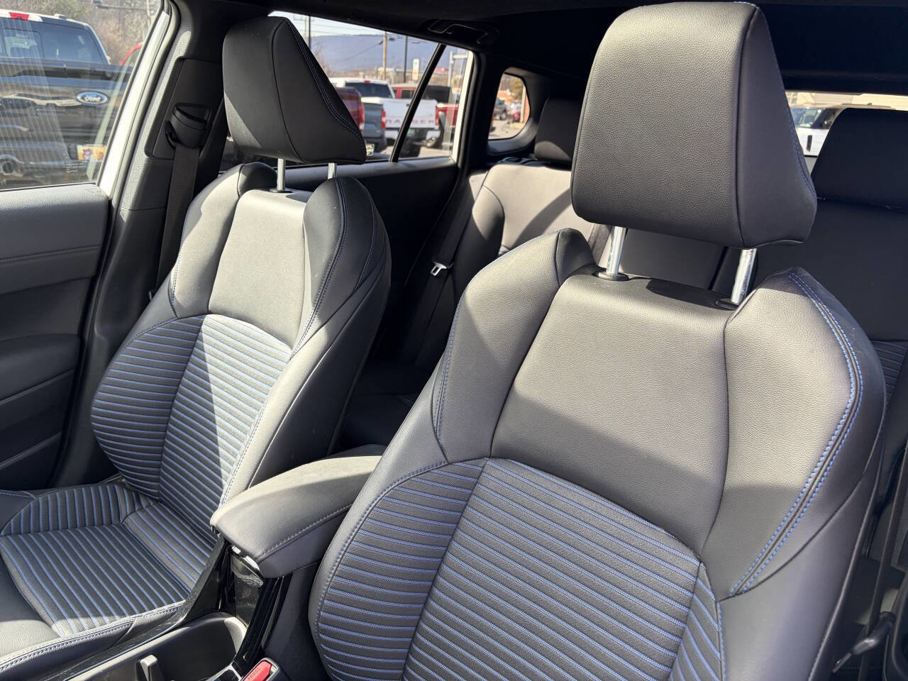 Used 2024 Toyota Corolla Cross AWD Hybrid w/ Convenience Package image 14