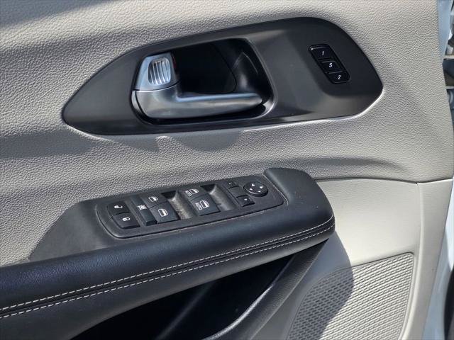Certified 2024 Chrysler Pacifica Touring-L FWD image 14