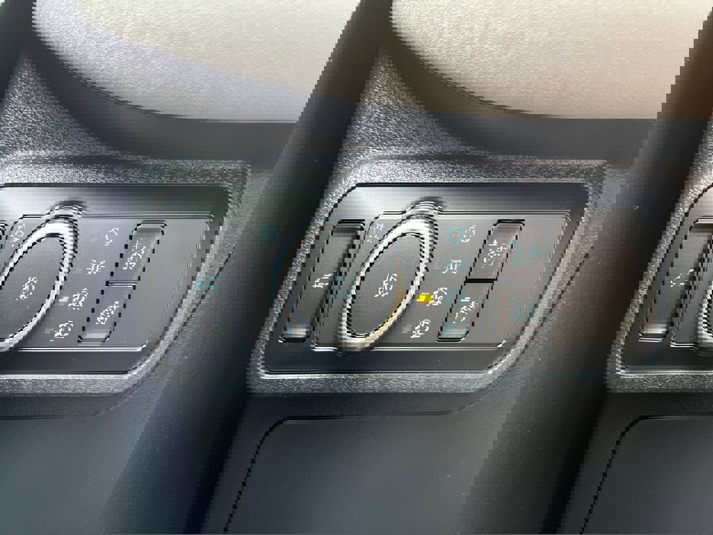 New 2026 Ford Explorer Active w/ Active Comfort Package image 21