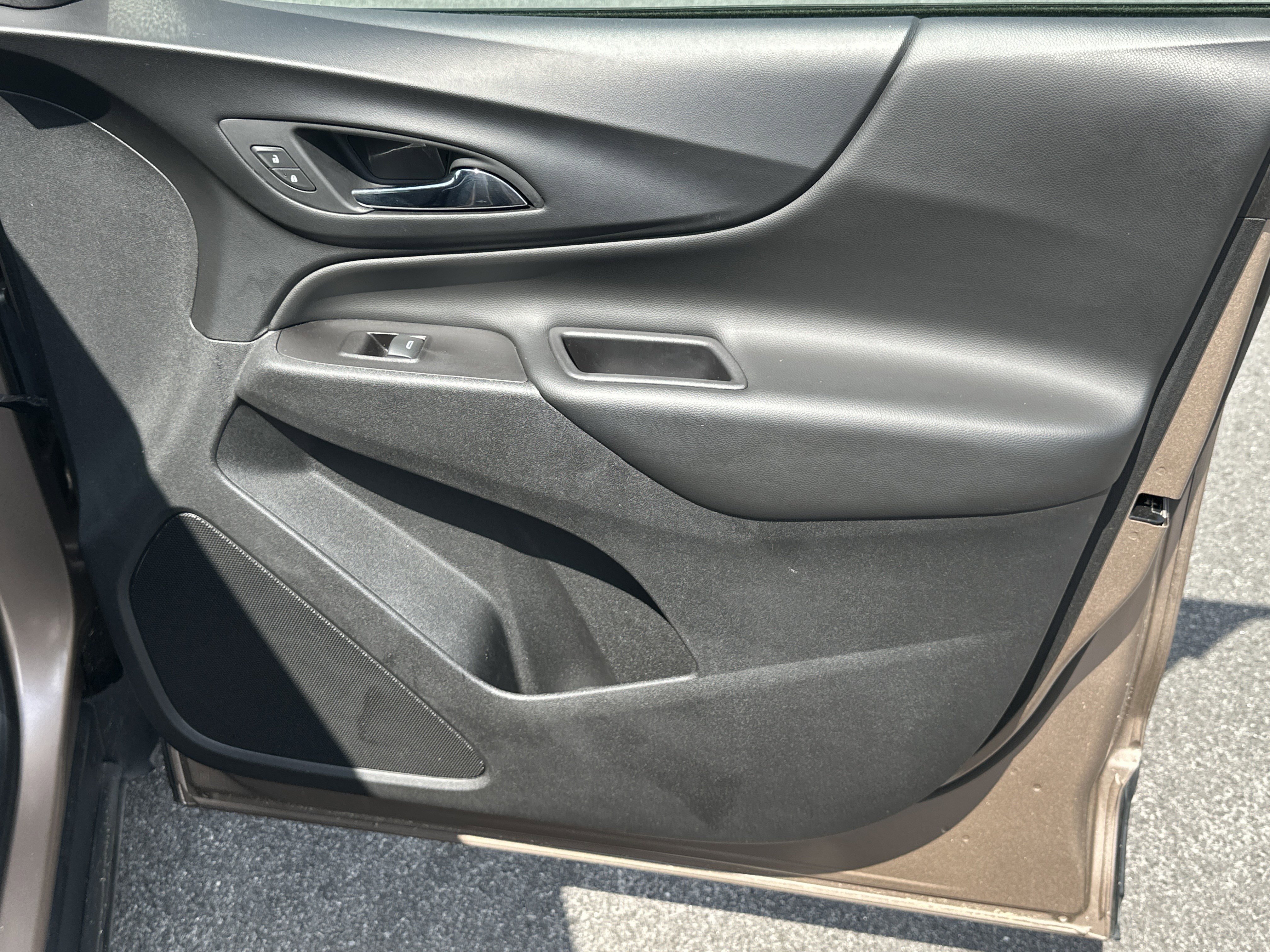 Used 2019 Chevrolet Equinox LT w/ Sun & Navigation Package image 15