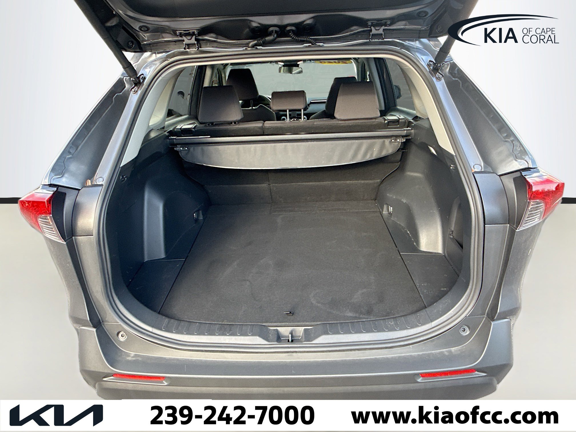 Used 2025 Toyota RAV4 XLE w/ Convenience Package image 12