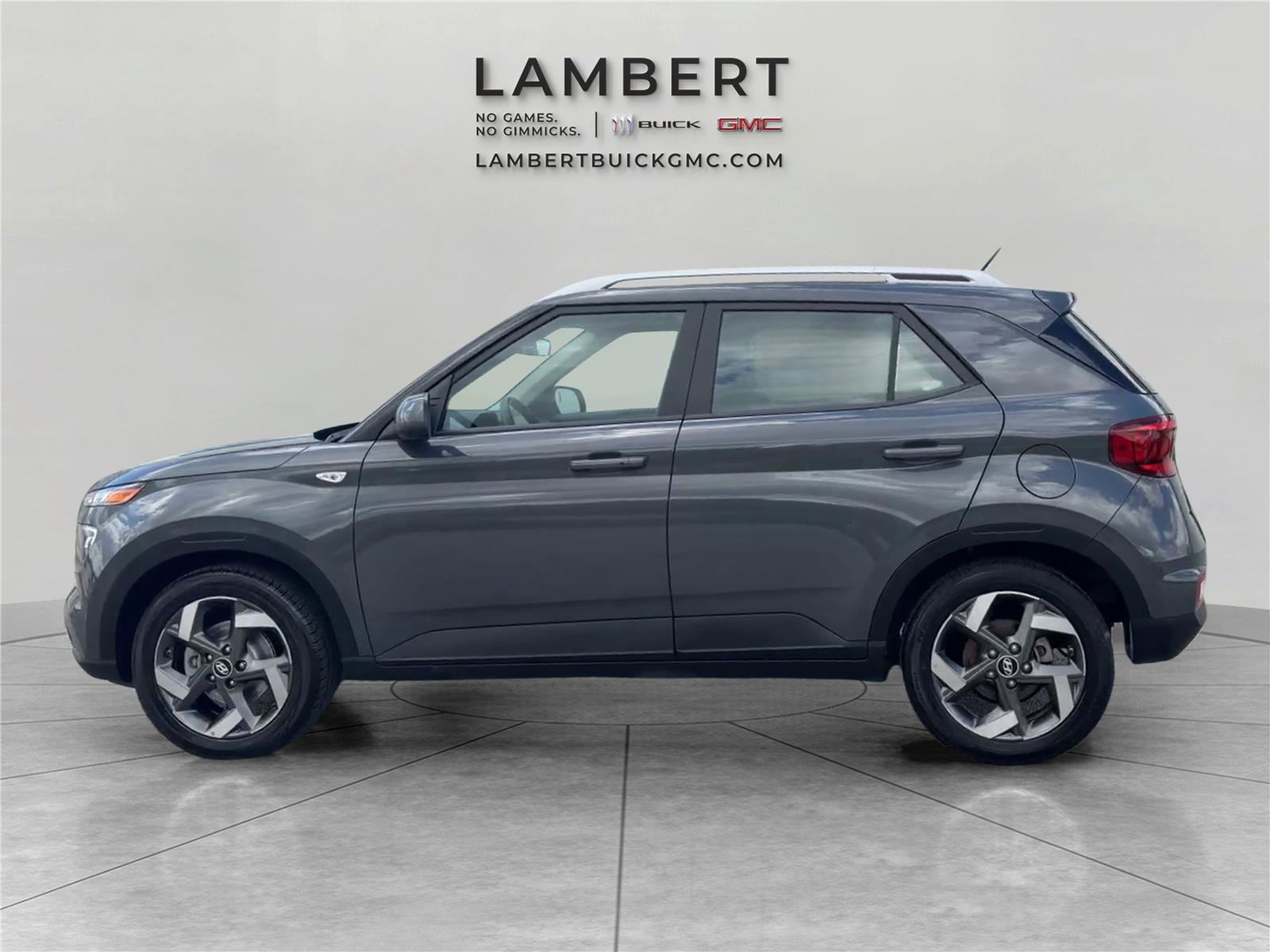 Used 2025 Hyundai Venue SEL FWD image 2
