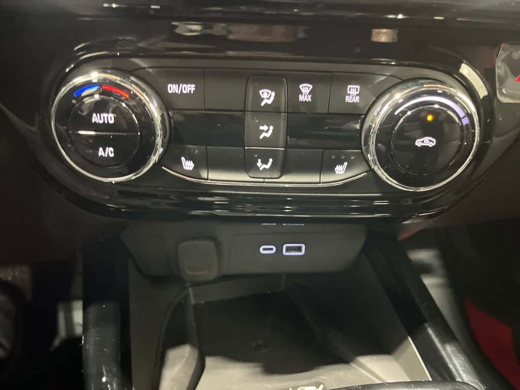 Used 2025 Chevrolet Trax RS w/ Sunroof Package image 20