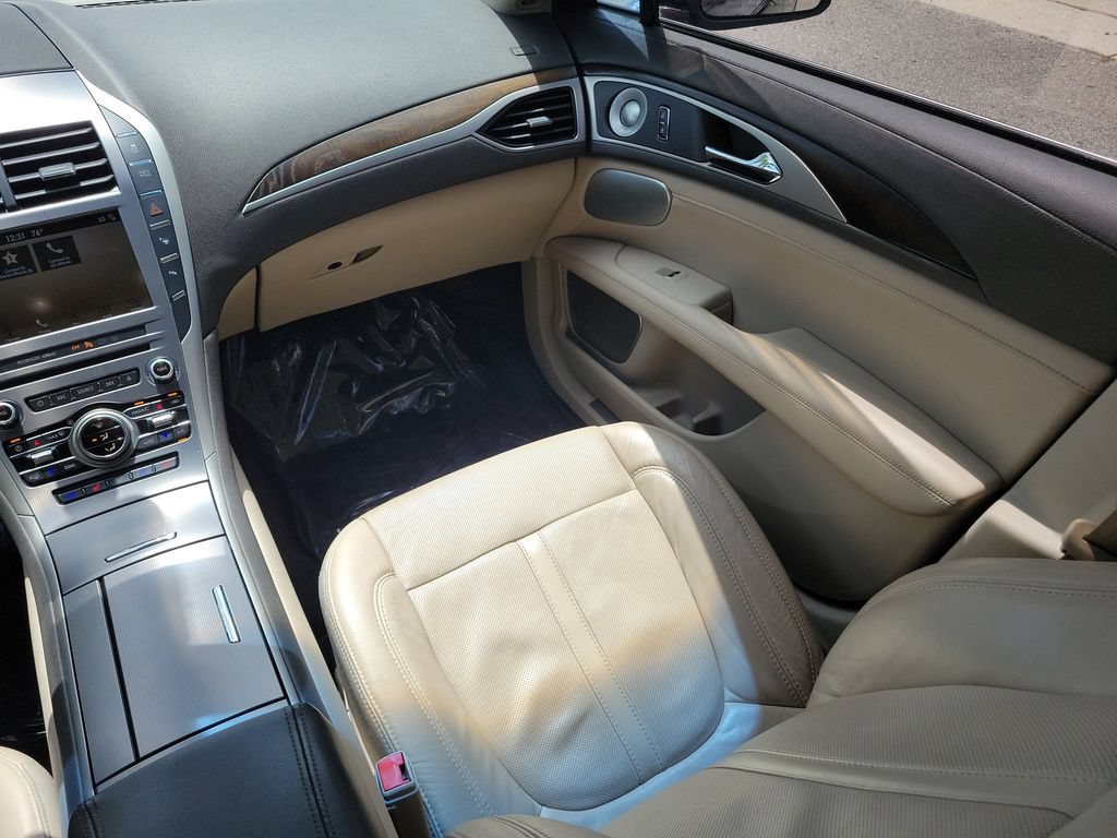 Used 2017 Lincoln MKZ Reserve w/ Luxury Package FWD image 13