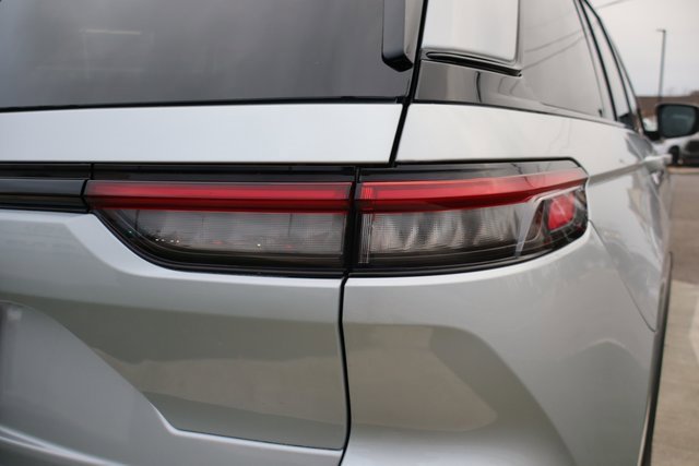 New 2025 Jeep Grand Cherokee Altitude image 29