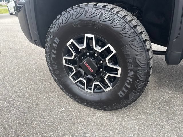 Used 2024 GMC Sierra 2500 AT4X AWD/4WD image 9