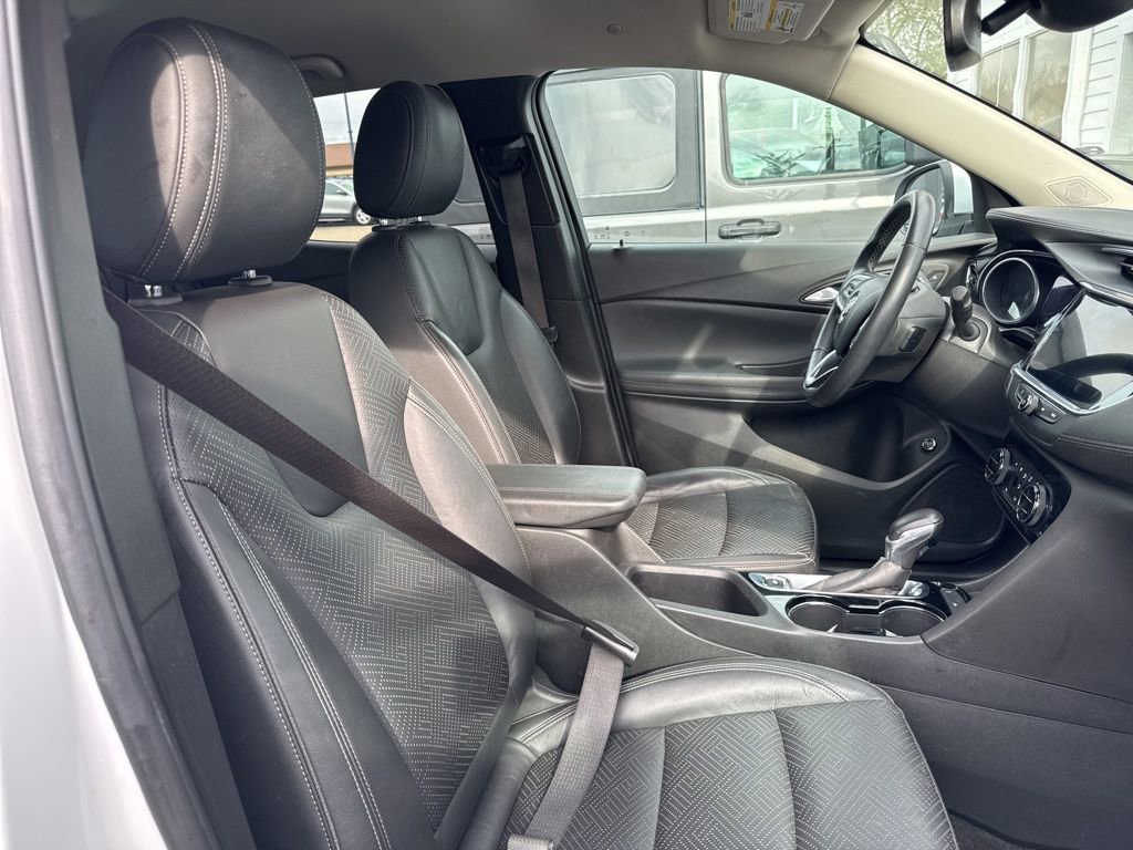 Certified 2020 Buick Encore GX Essence FWD image 50