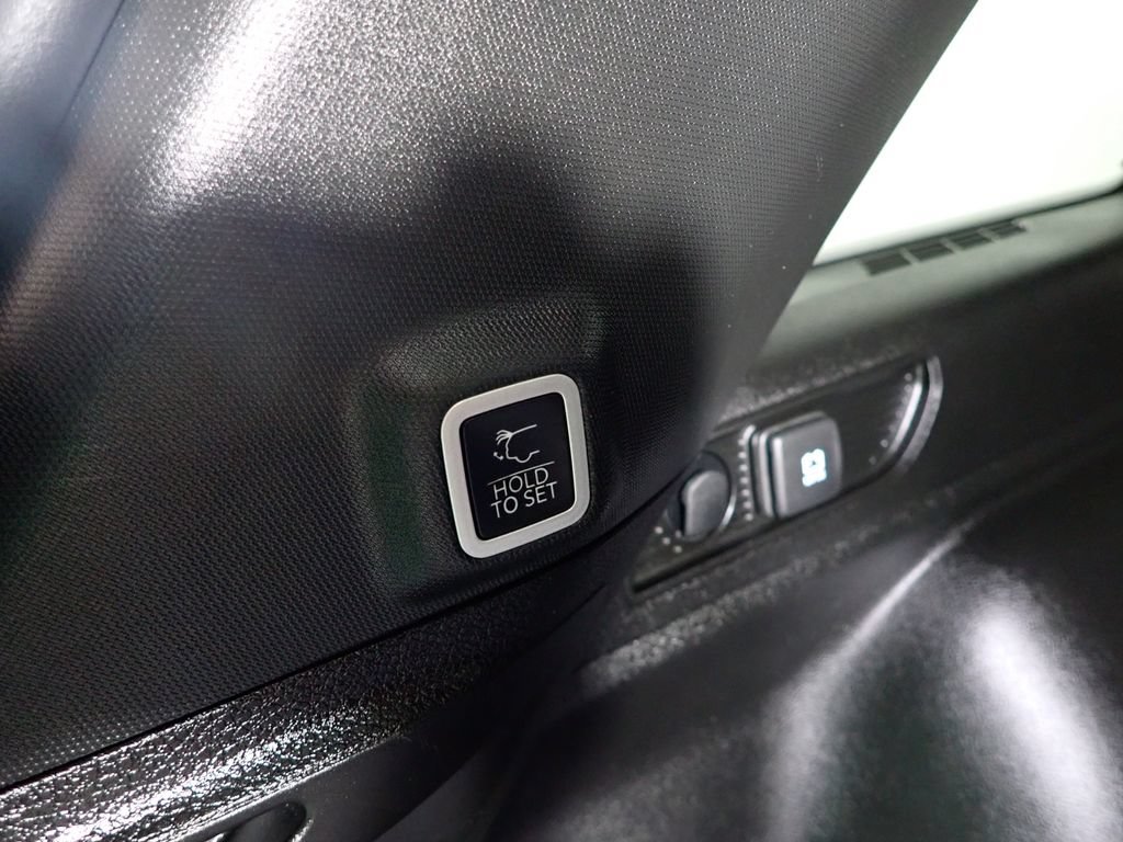 Used 2023 Jeep Grand Cherokee Altitude AWD/4WD image 16