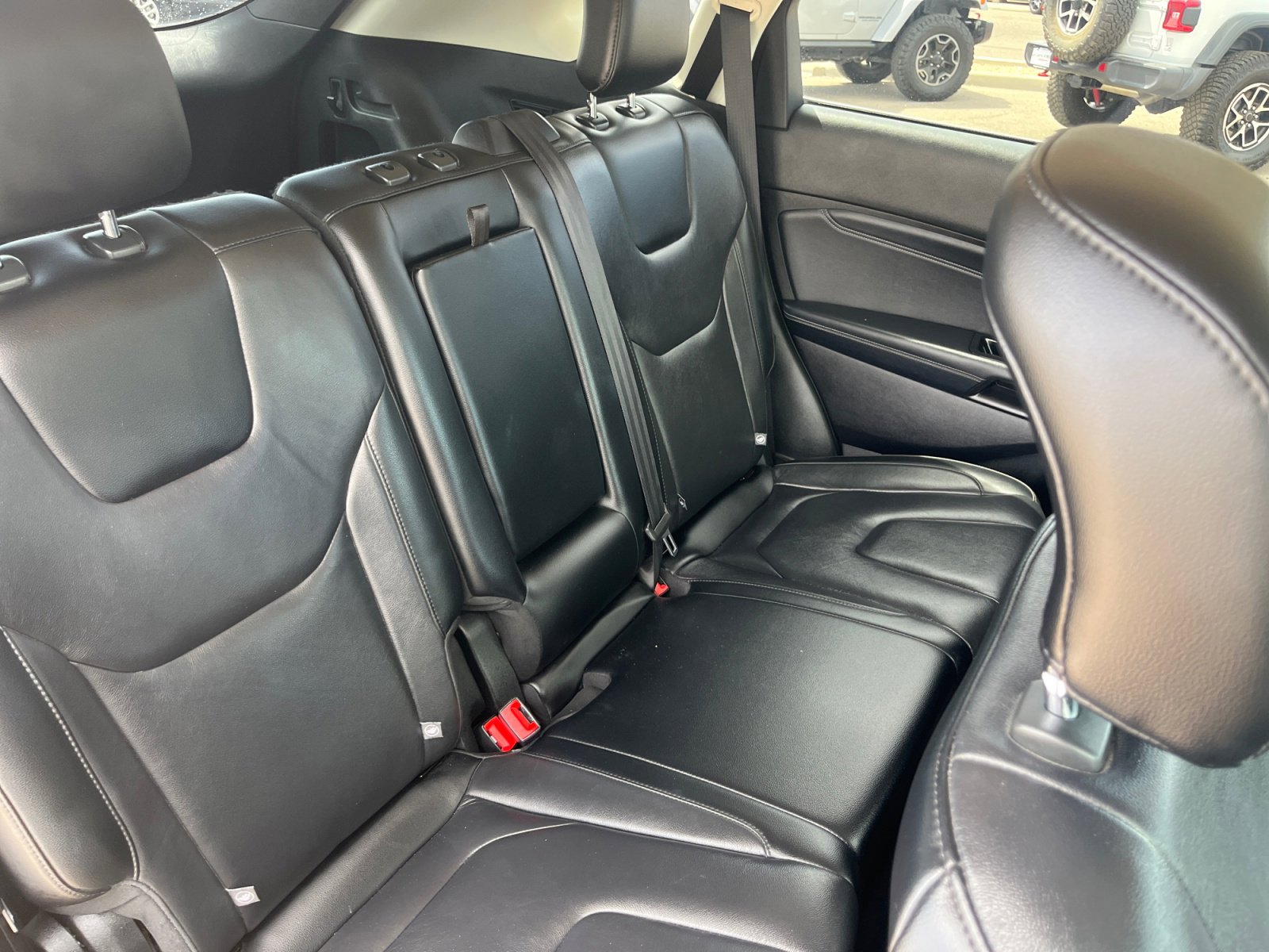 Used 2019 Ford Edge Titanium image 18