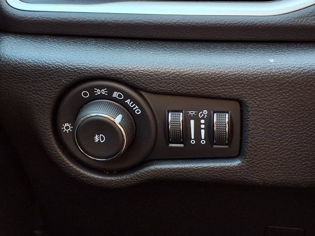 Used 2025 Chrysler Pacifica Select FWD image 15