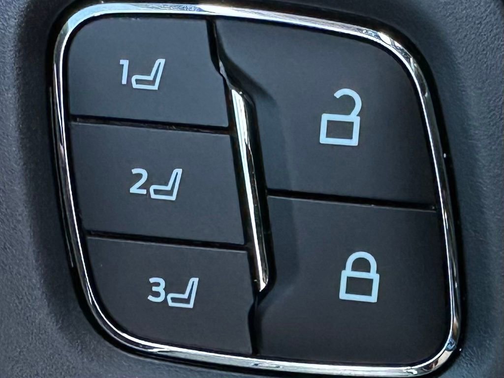 New 2026 Ford F350 Platinum w/ FX4 Off-Road Package image 50