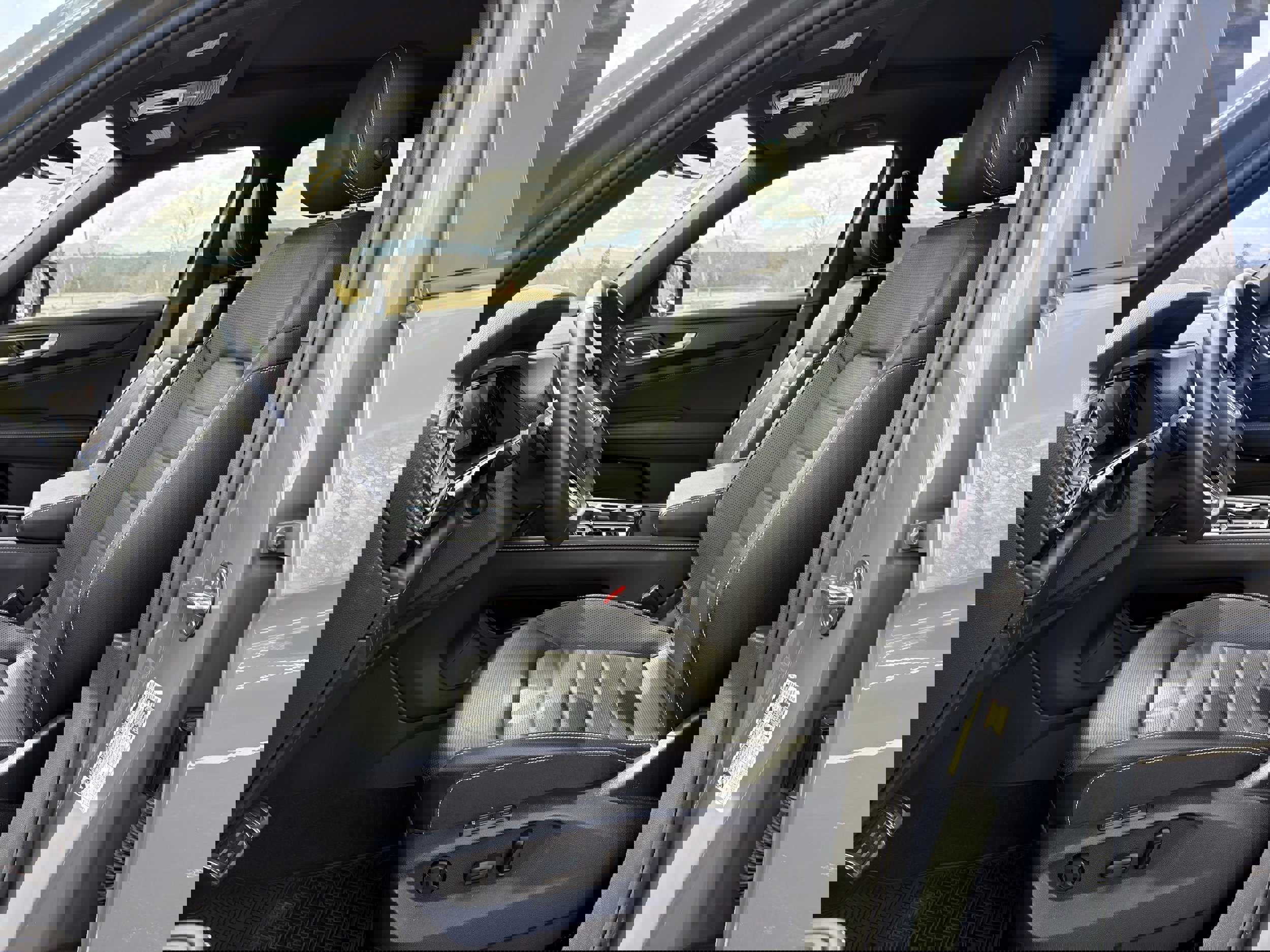 Used 2025 Volkswagen Atlas Cross Sport SEL R-Line image 28