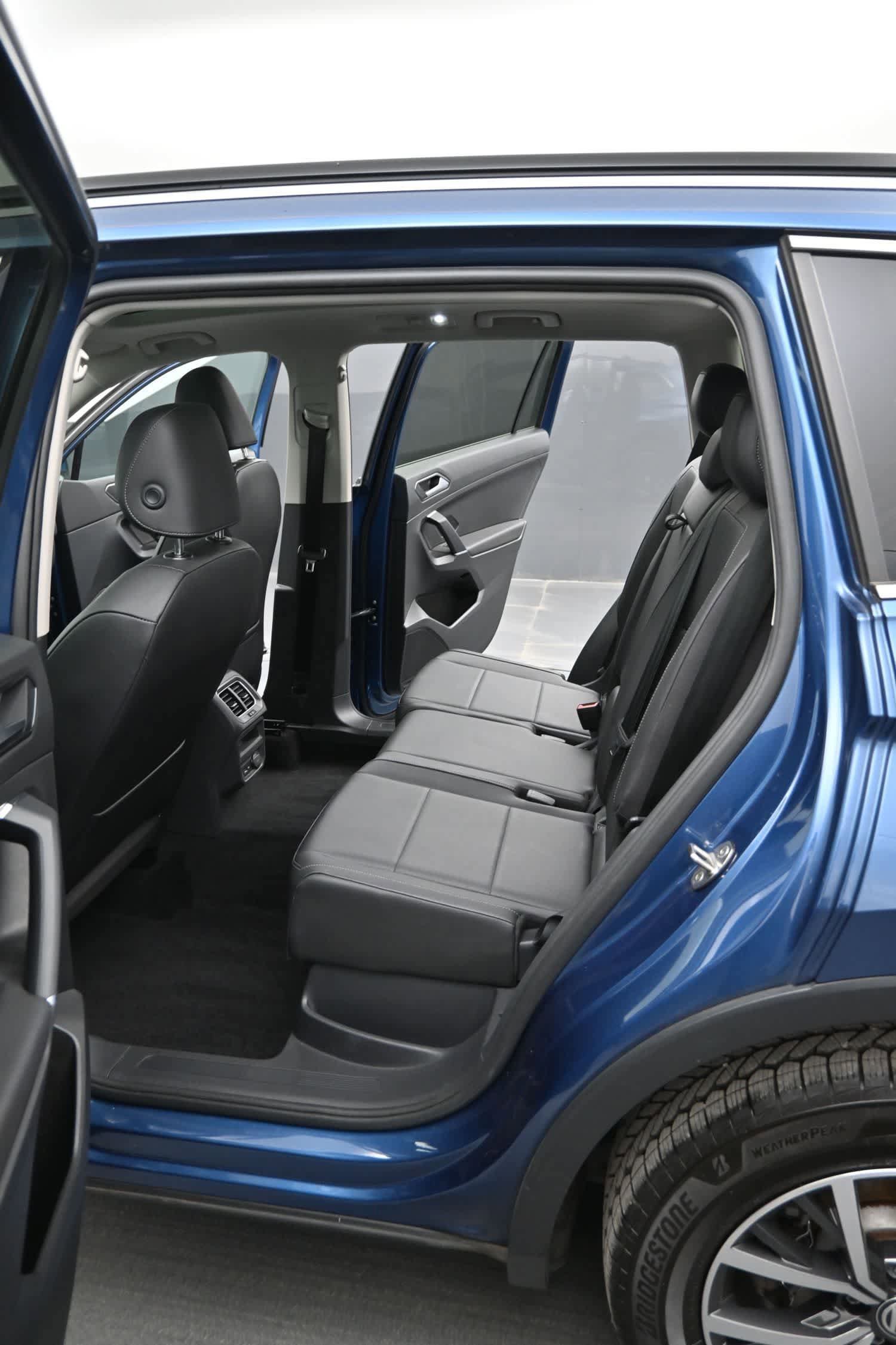 Used 2018 Volkswagen Tiguan SE AWD/4WD image 15
