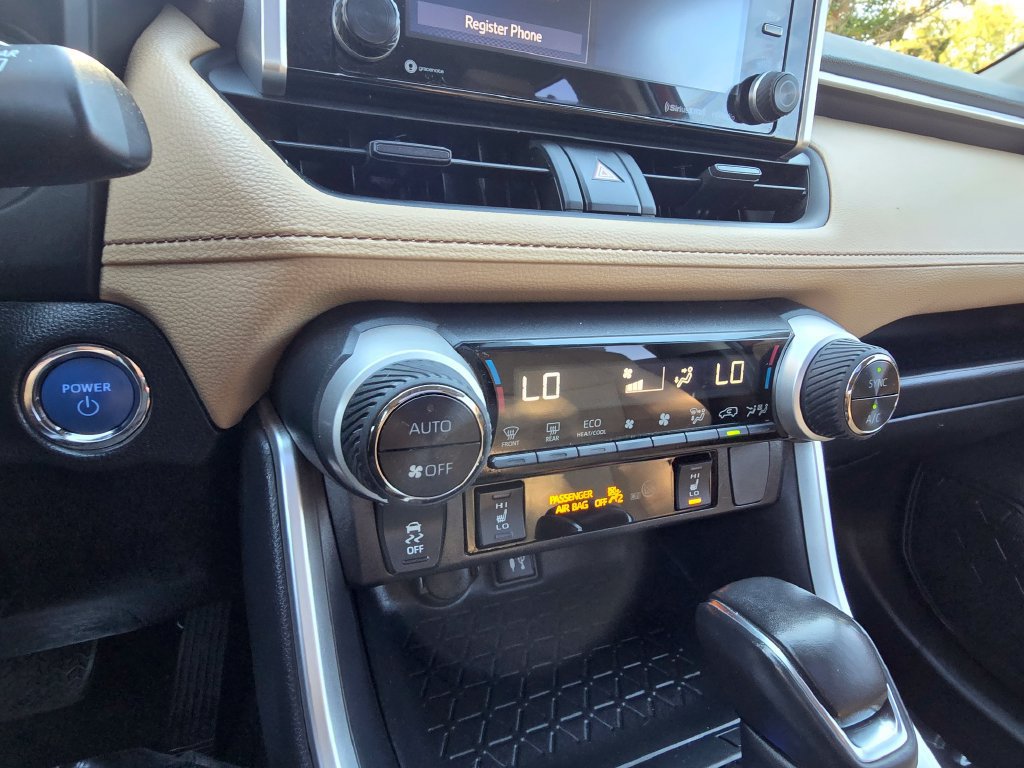 Certified 2019 Toyota RAV4 XLE w/ Convenience Package AWD/4WD image 24