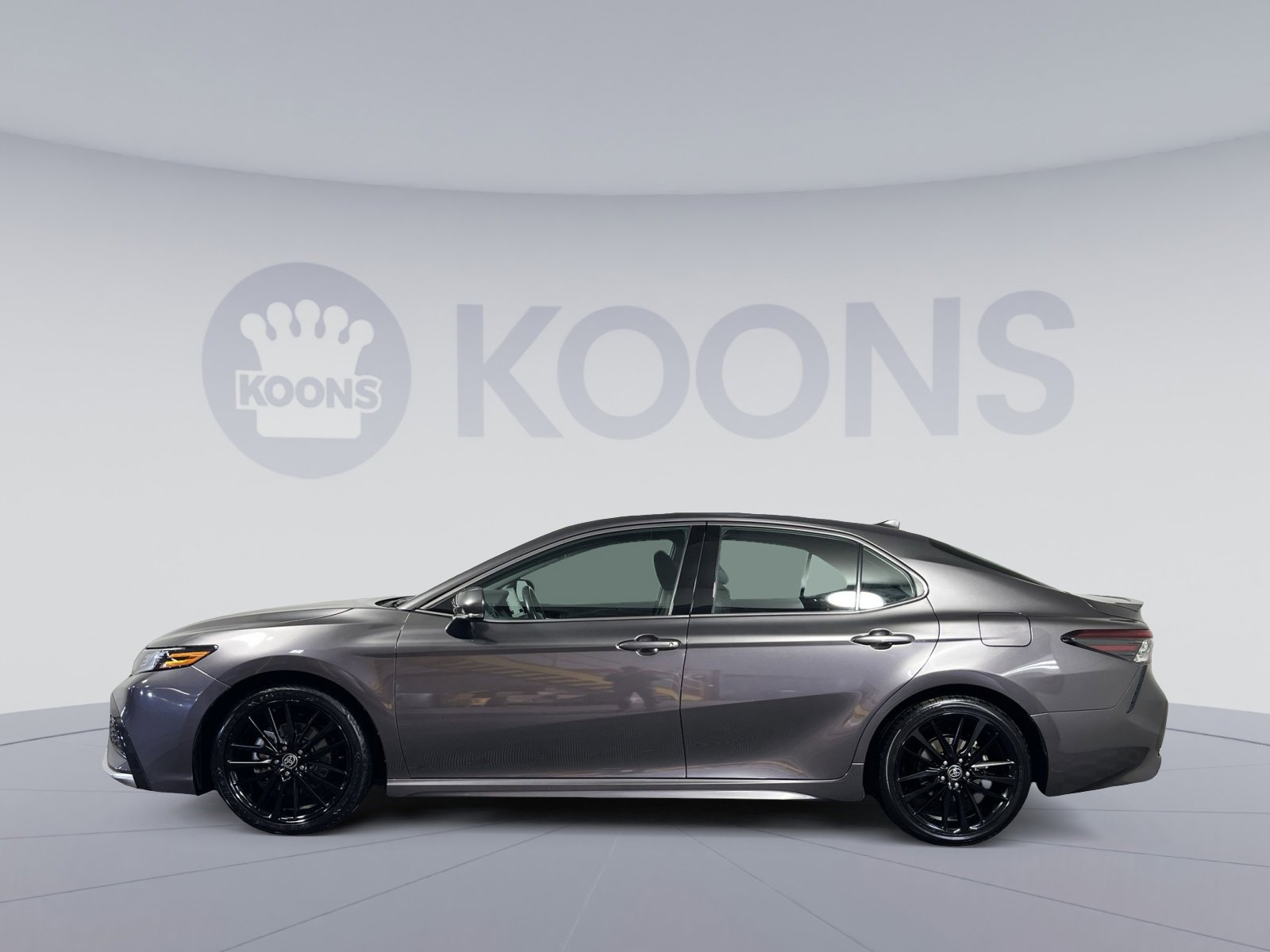 Used 2023 Toyota Camry XSE image 2