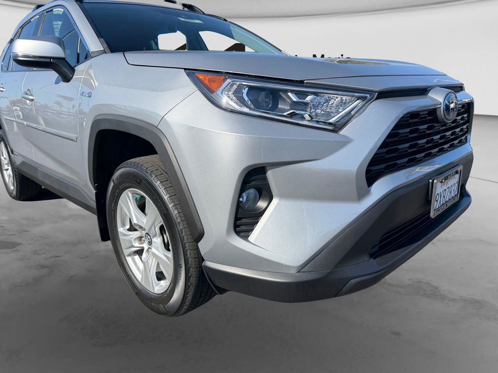 Used 2020 Toyota RAV4 XLE w/ Convenience Package AWD/4WD image 2
