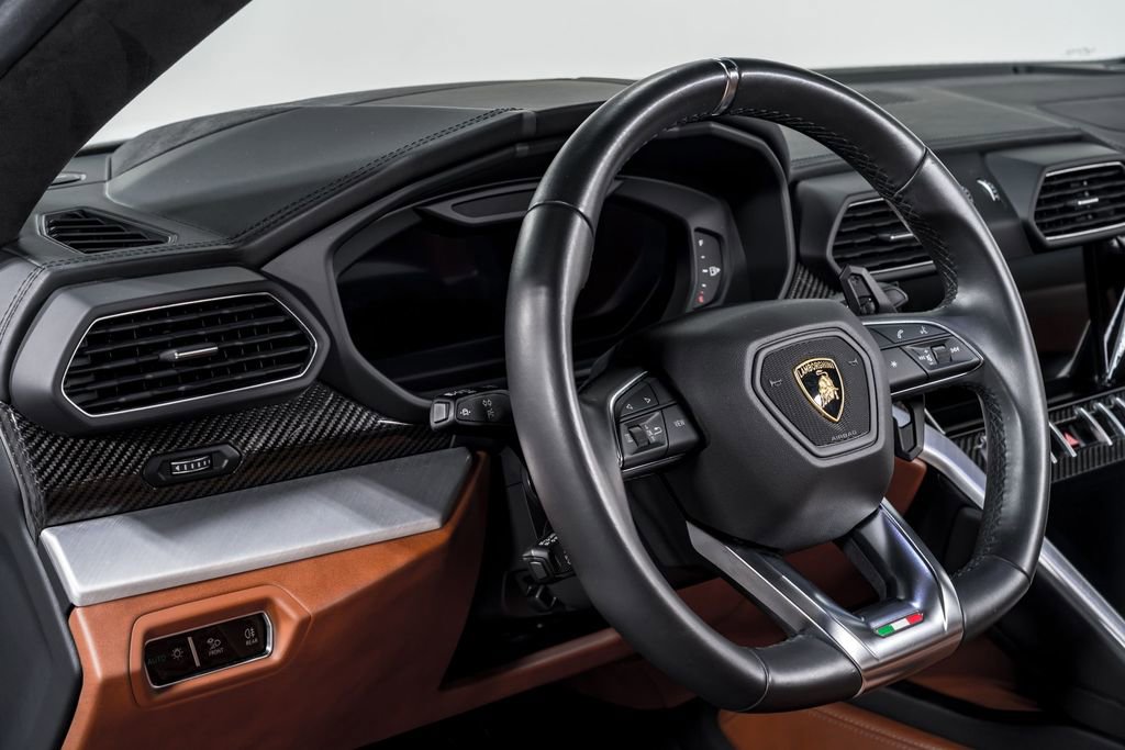 Used 2022 Lamborghini Urus image 14