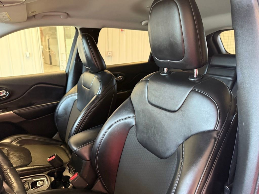 Used 2019 Jeep Cherokee Latitude Plus w/ Cold Weather Group image 17