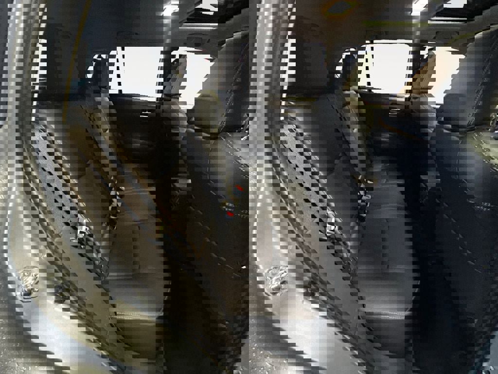 Used 2024 Toyota Corolla Cross XLE w/ Convenience Package image 11