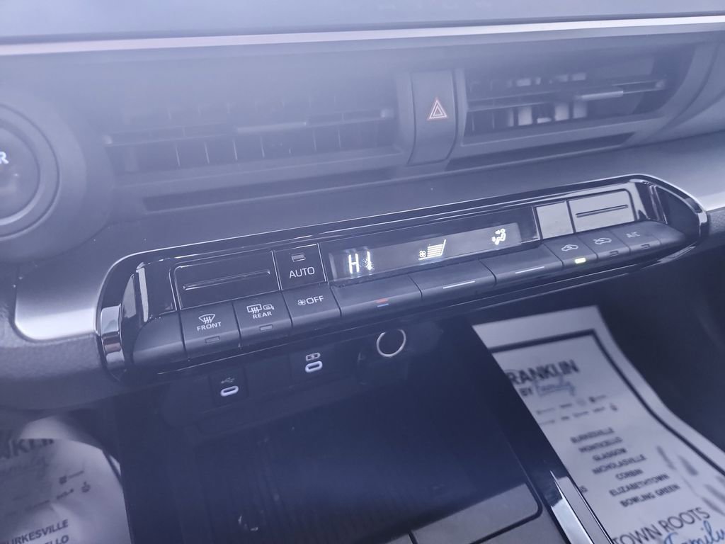 Used 2023 Toyota Prius LE FWD image 18