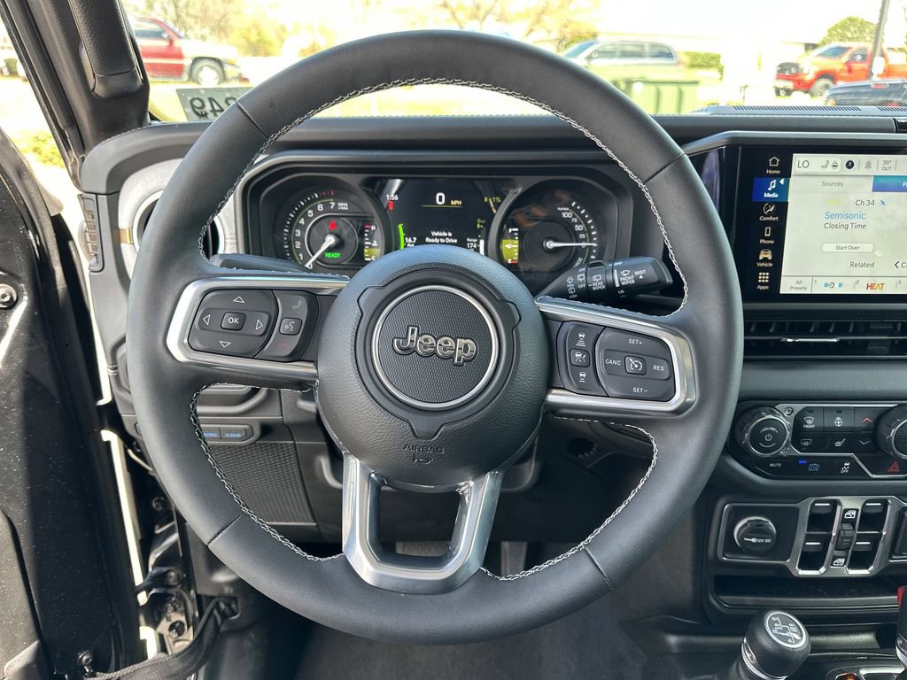 Certified 2025 Jeep Wrangler Unlimited Sahara image 12